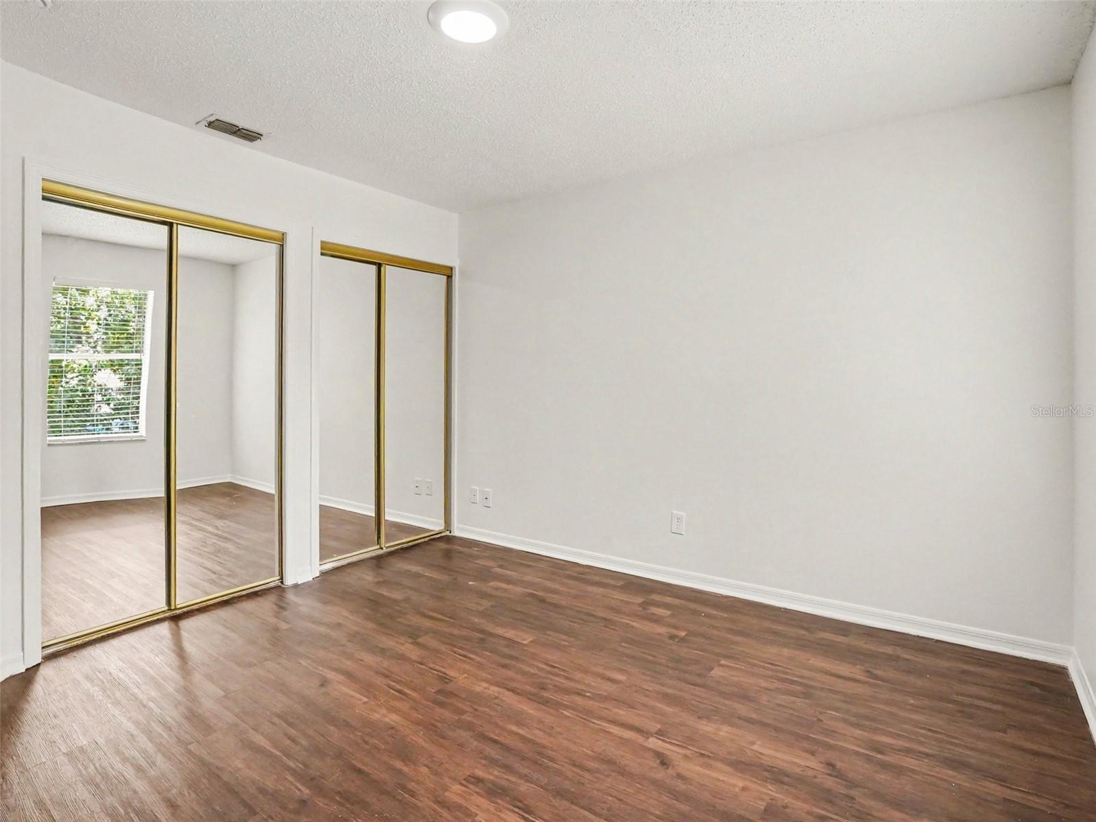 DEAN OAKS - Residential