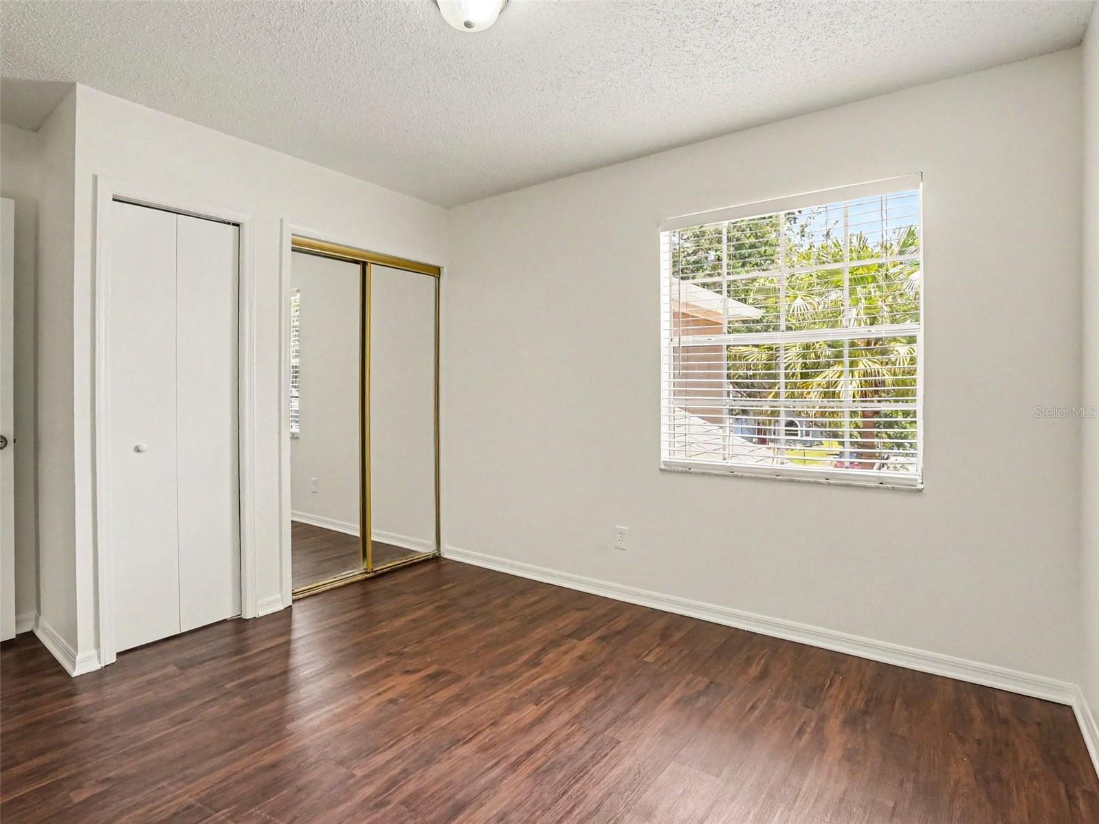 DEAN OAKS - Residential