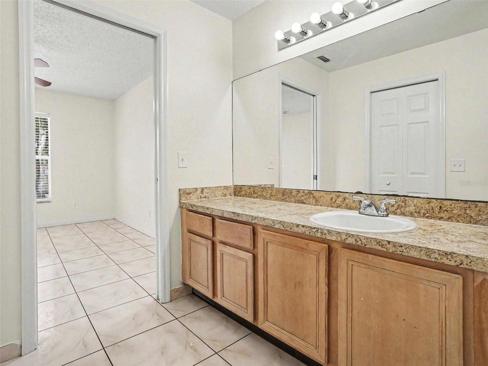 DEAN OAKS - Residential