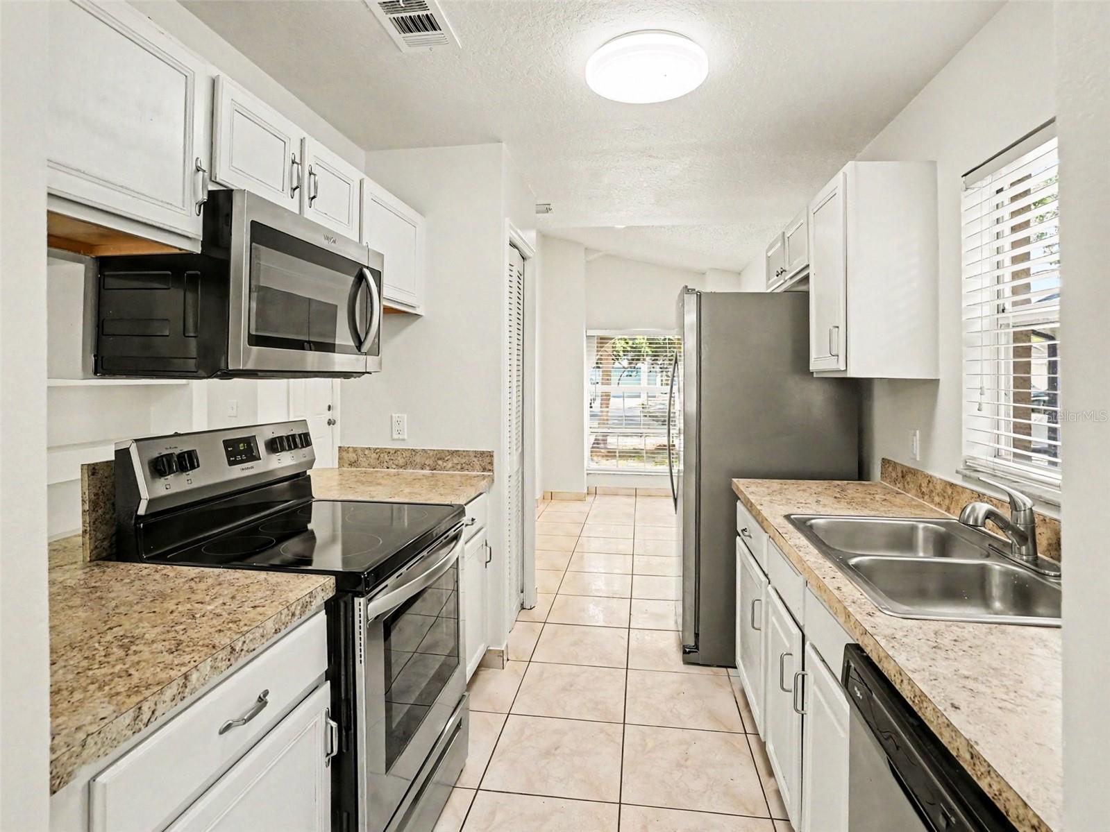 DEAN OAKS - Residential