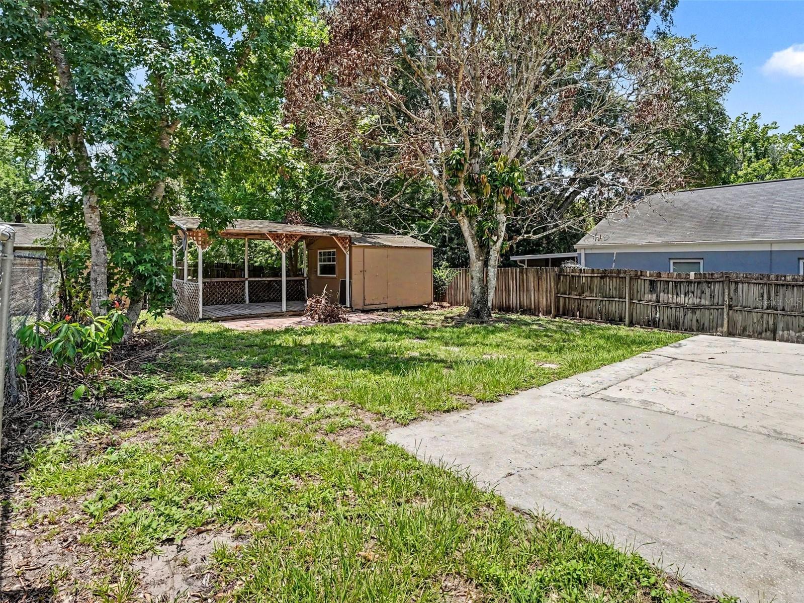 DEAN OAKS - Residential