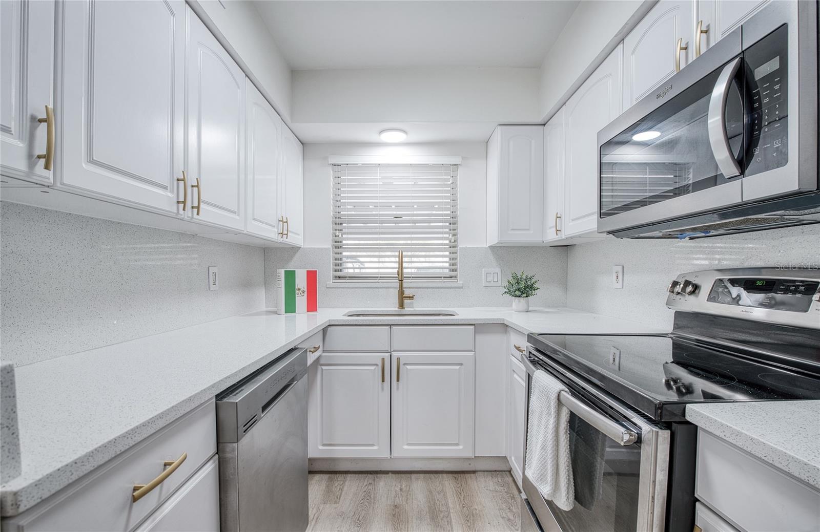 MARINA HARBOUR CONDO - Residential