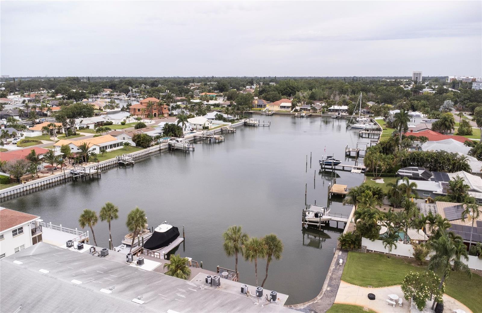 MARINA HARBOUR CONDO - Residential