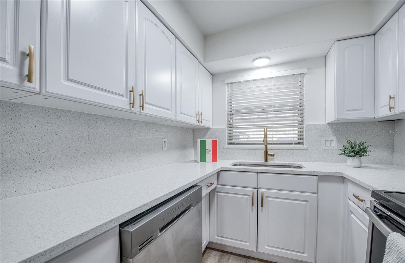 MARINA HARBOUR CONDO - Residential