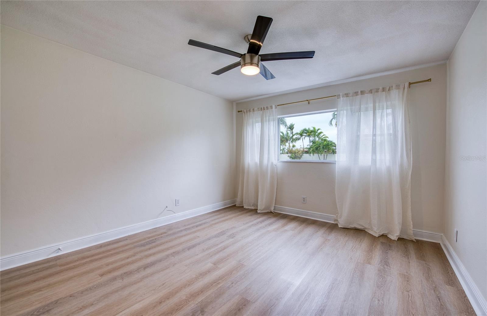 MARINA HARBOUR CONDO - Residential