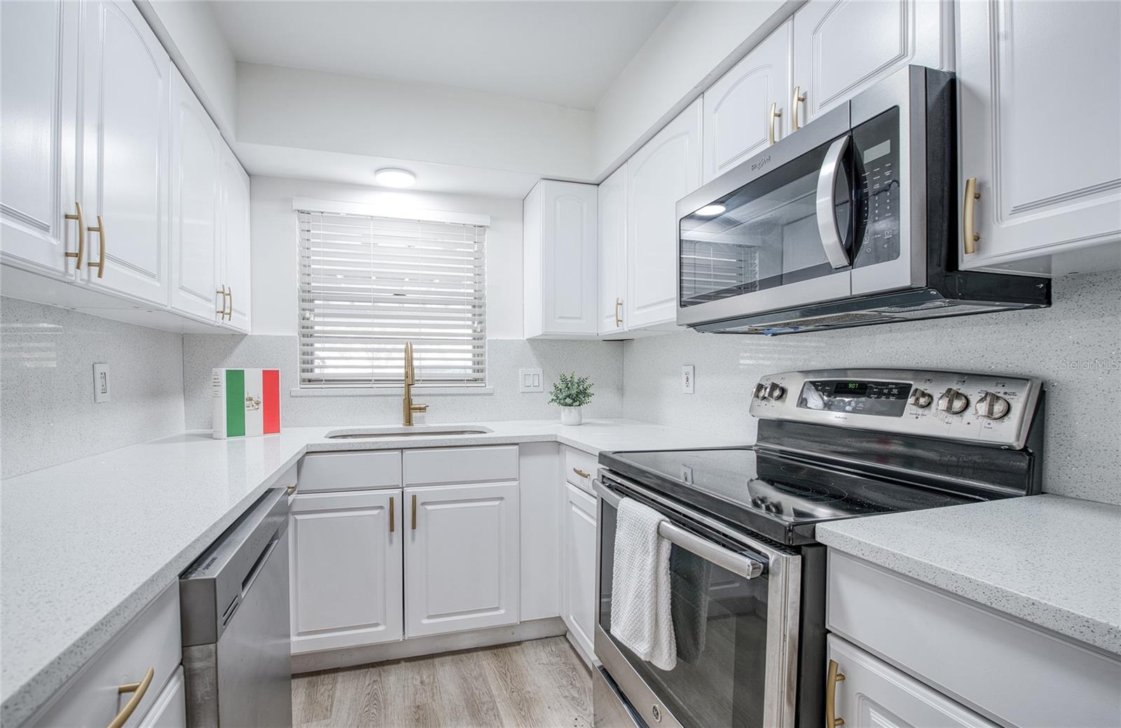 MARINA HARBOUR CONDO - Residential