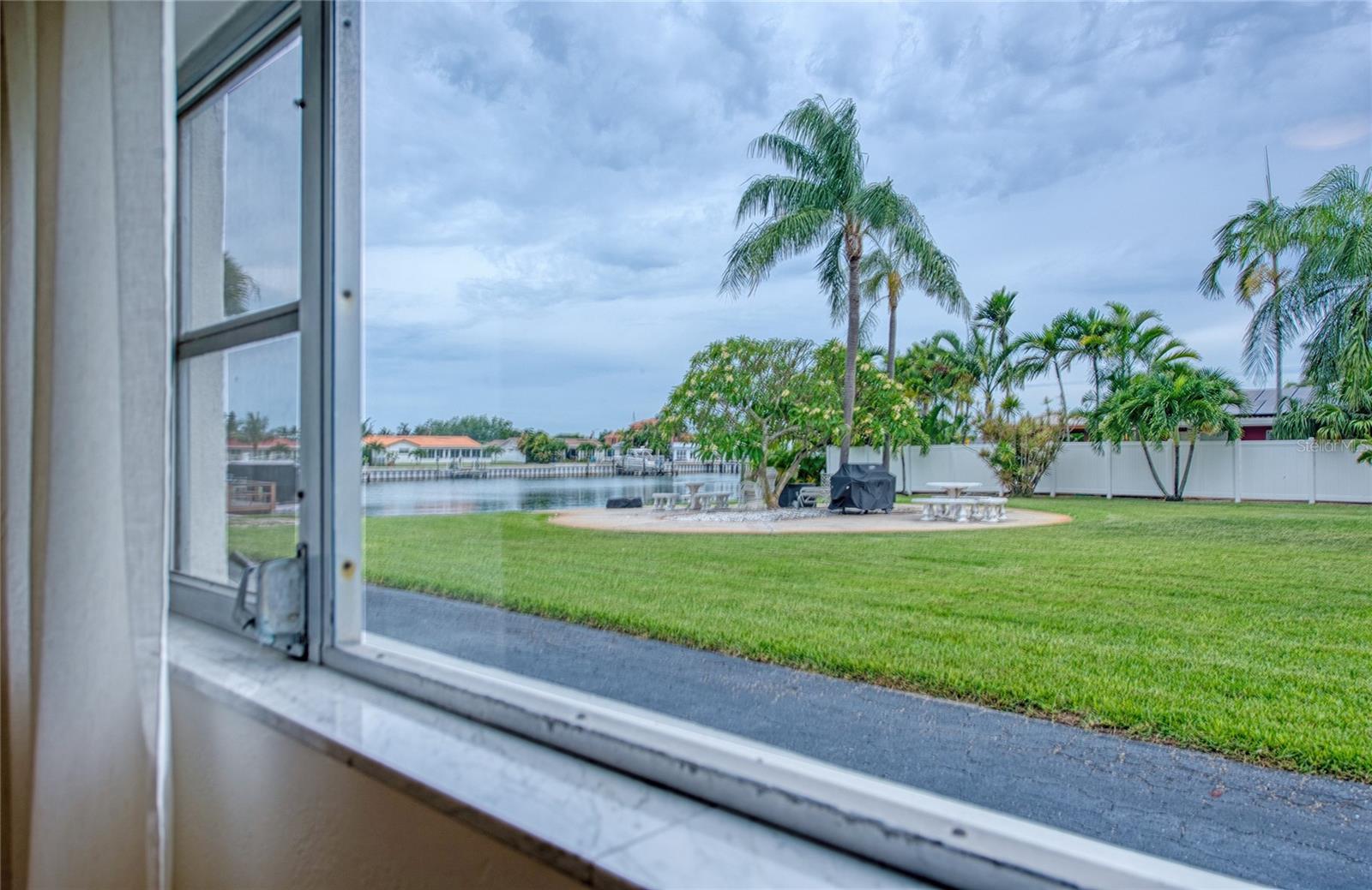 MARINA HARBOUR CONDO - Residential