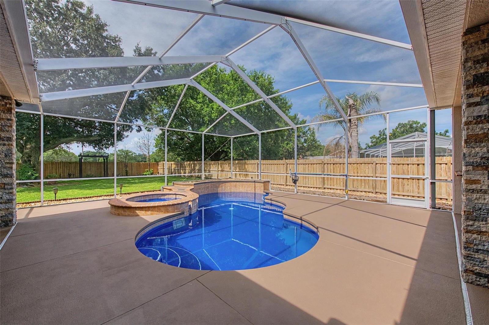 GRANDE OAK - Residential