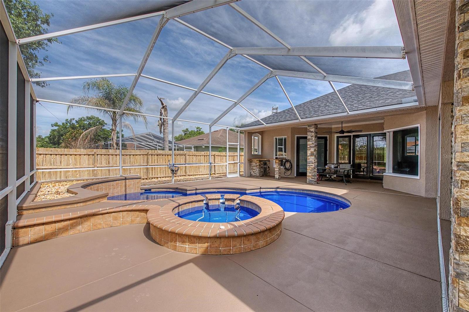 GRANDE OAK - Residential