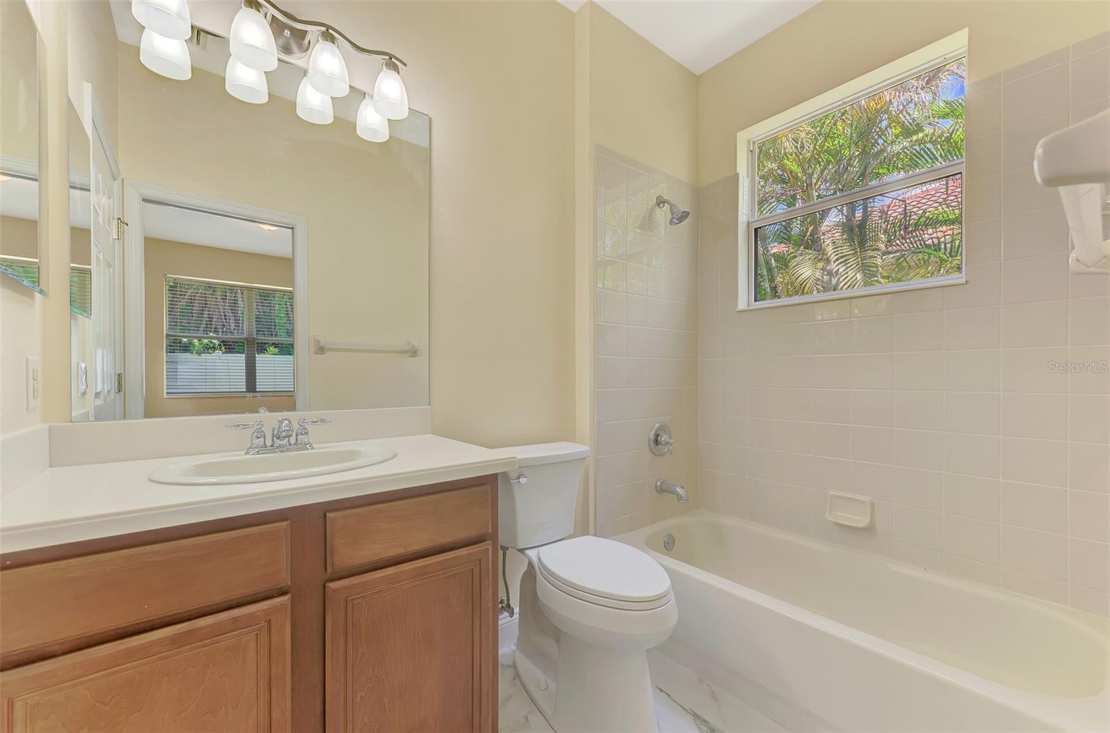 PALM LAKES - Residential Lease