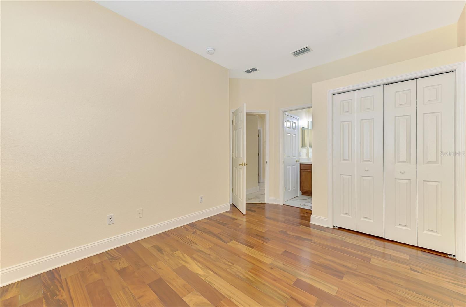 PALM LAKES - Residential Lease