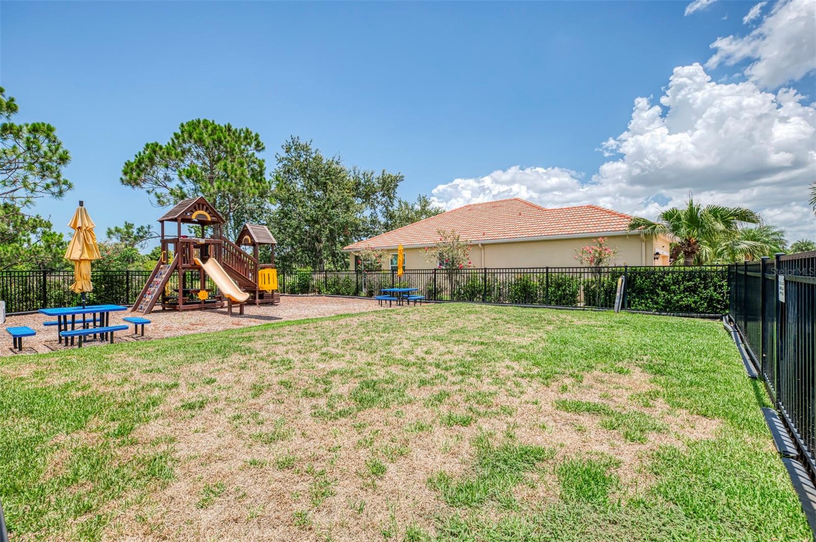 PALM LAKES - Residential Lease