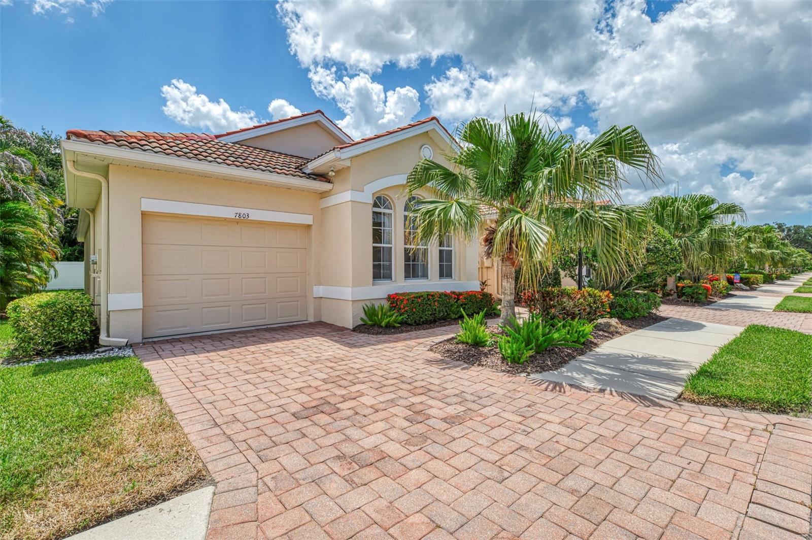 PALM LAKES - Residential Lease
