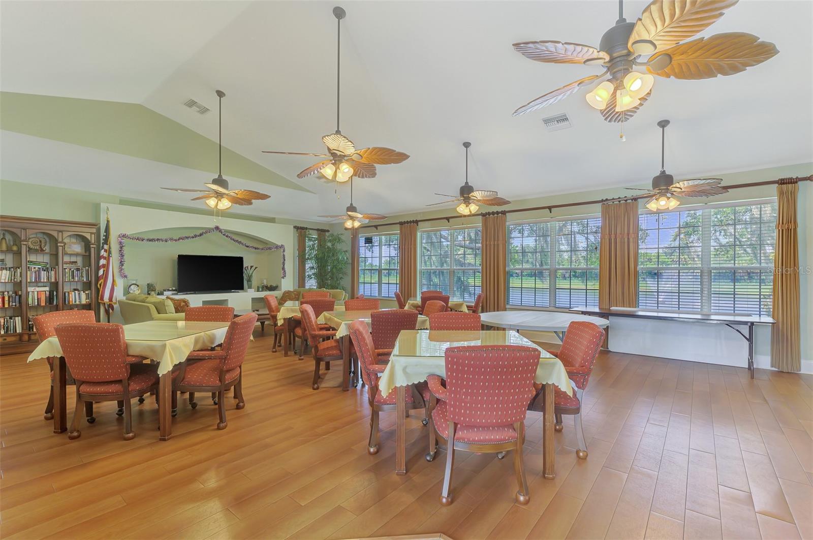 PALM LAKES - Residential Lease