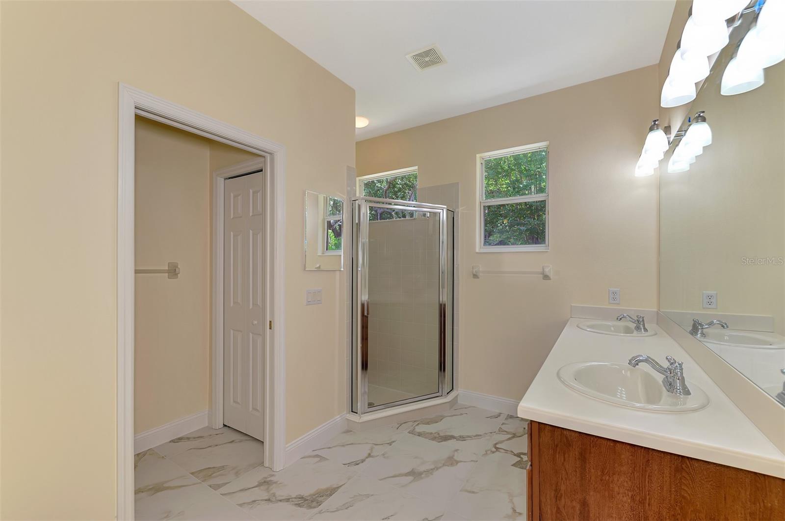 PALM LAKES - Residential Lease