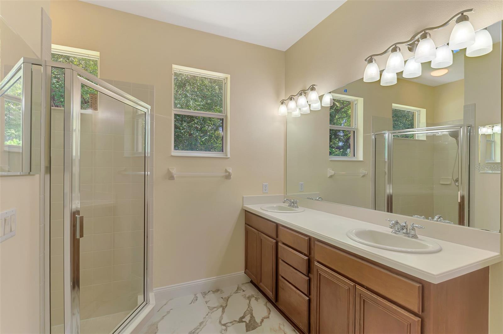 PALM LAKES - Residential Lease