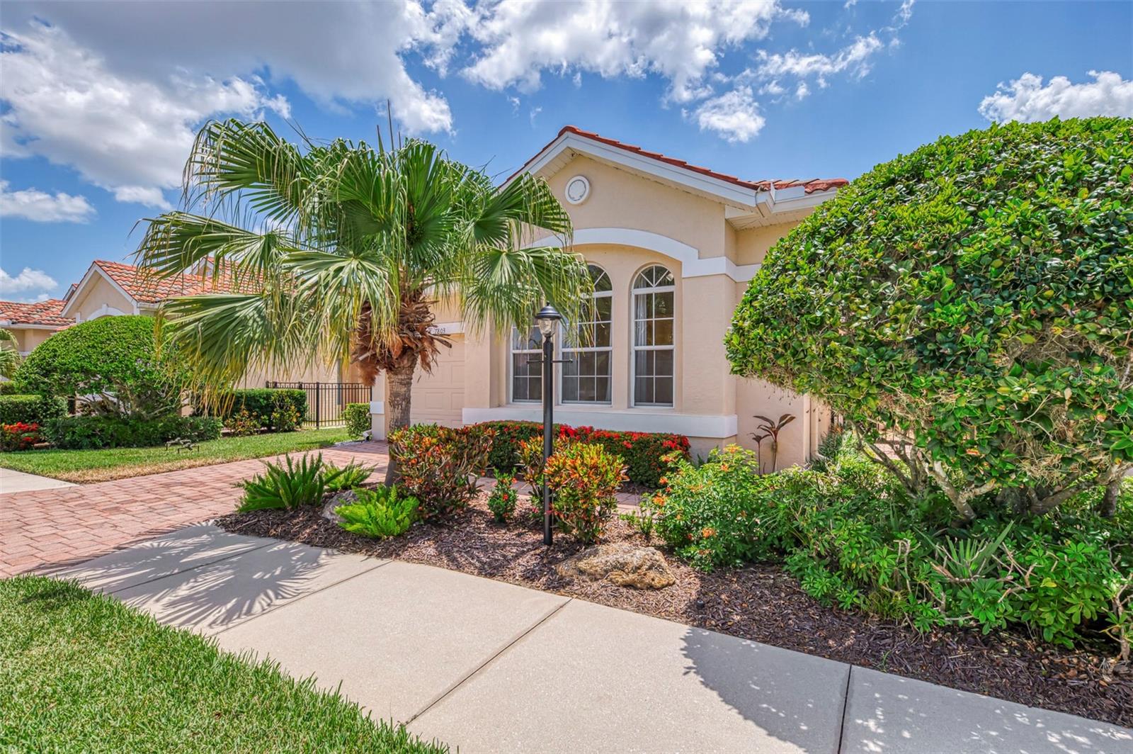 PALM LAKES - Residential Lease