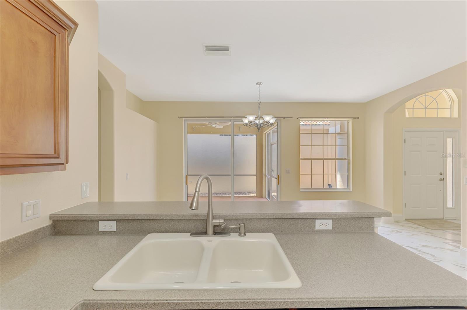 PALM LAKES - Residential Lease