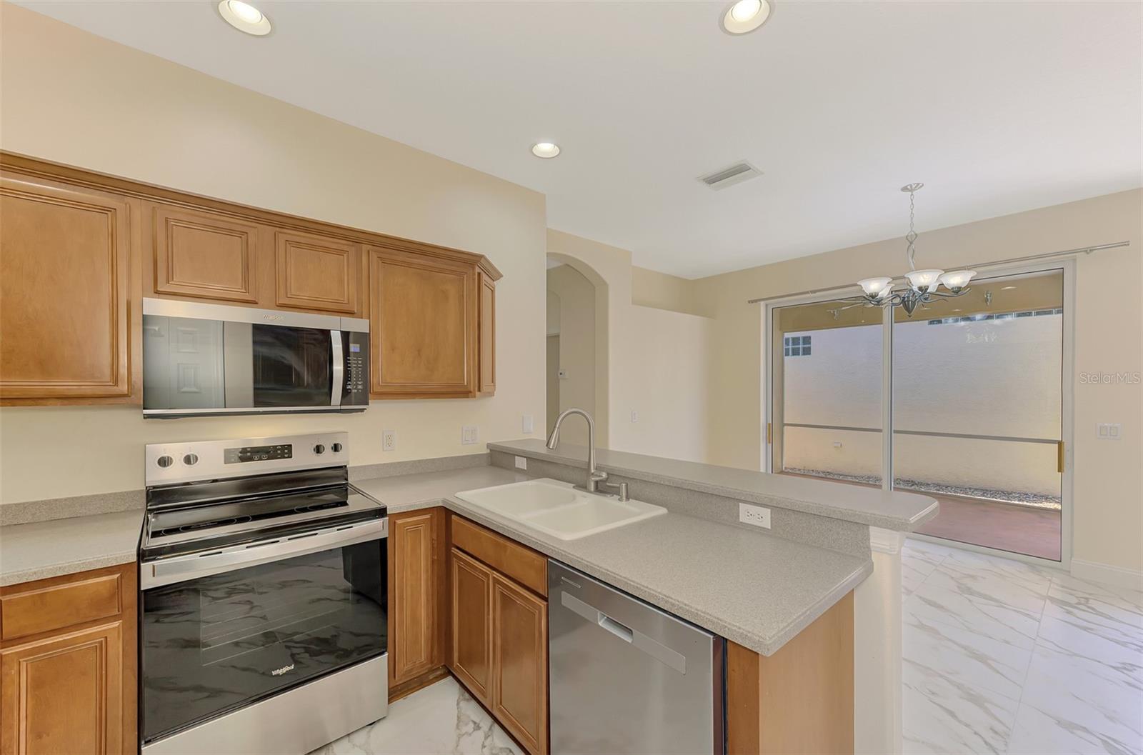 PALM LAKES - Residential Lease