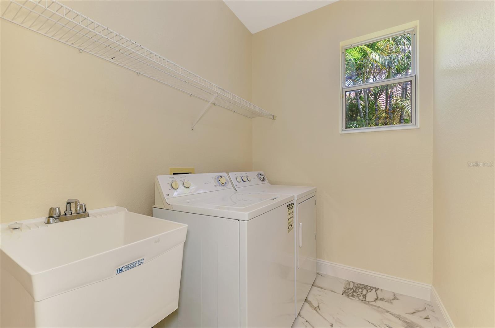 PALM LAKES - Residential Lease