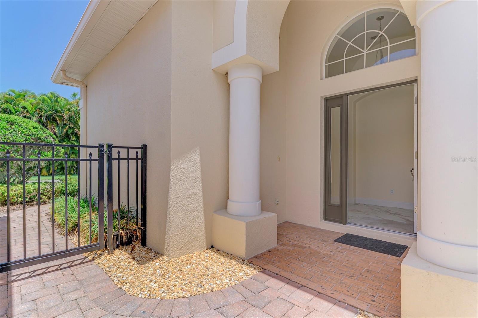 PALM LAKES - Residential Lease