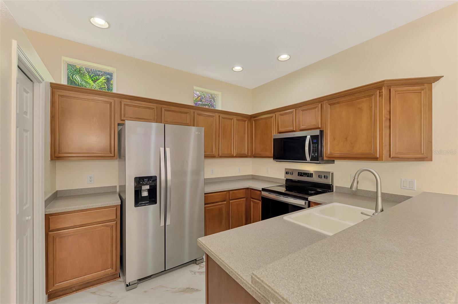 PALM LAKES - Residential Lease