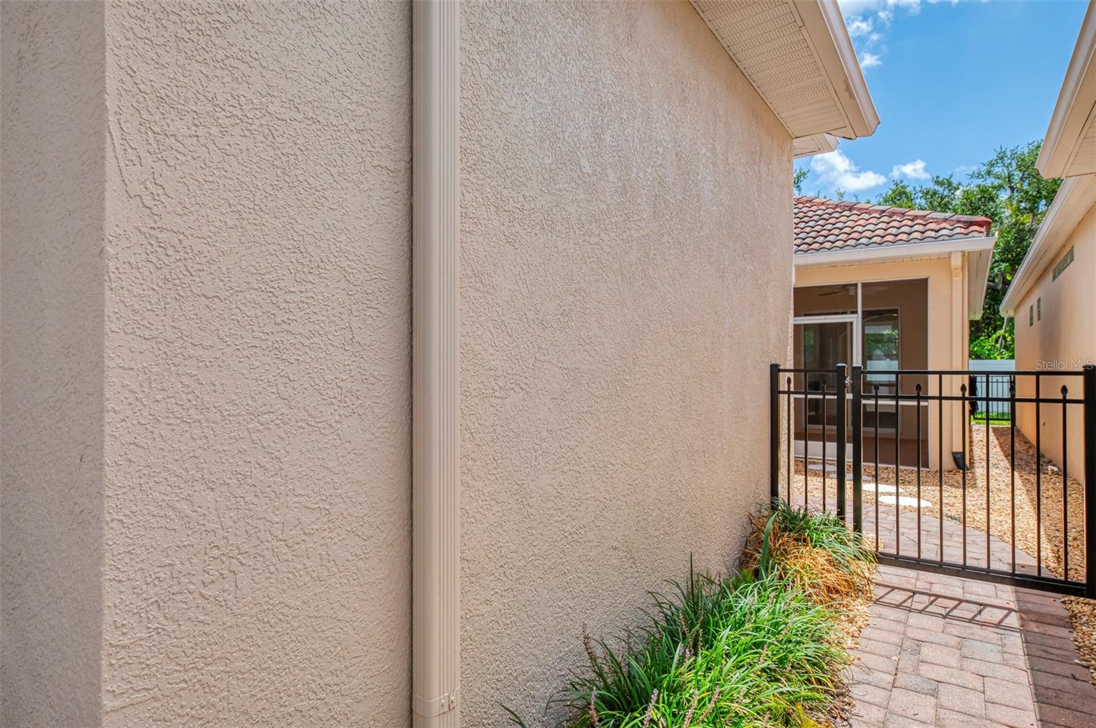 PALM LAKES - Residential Lease