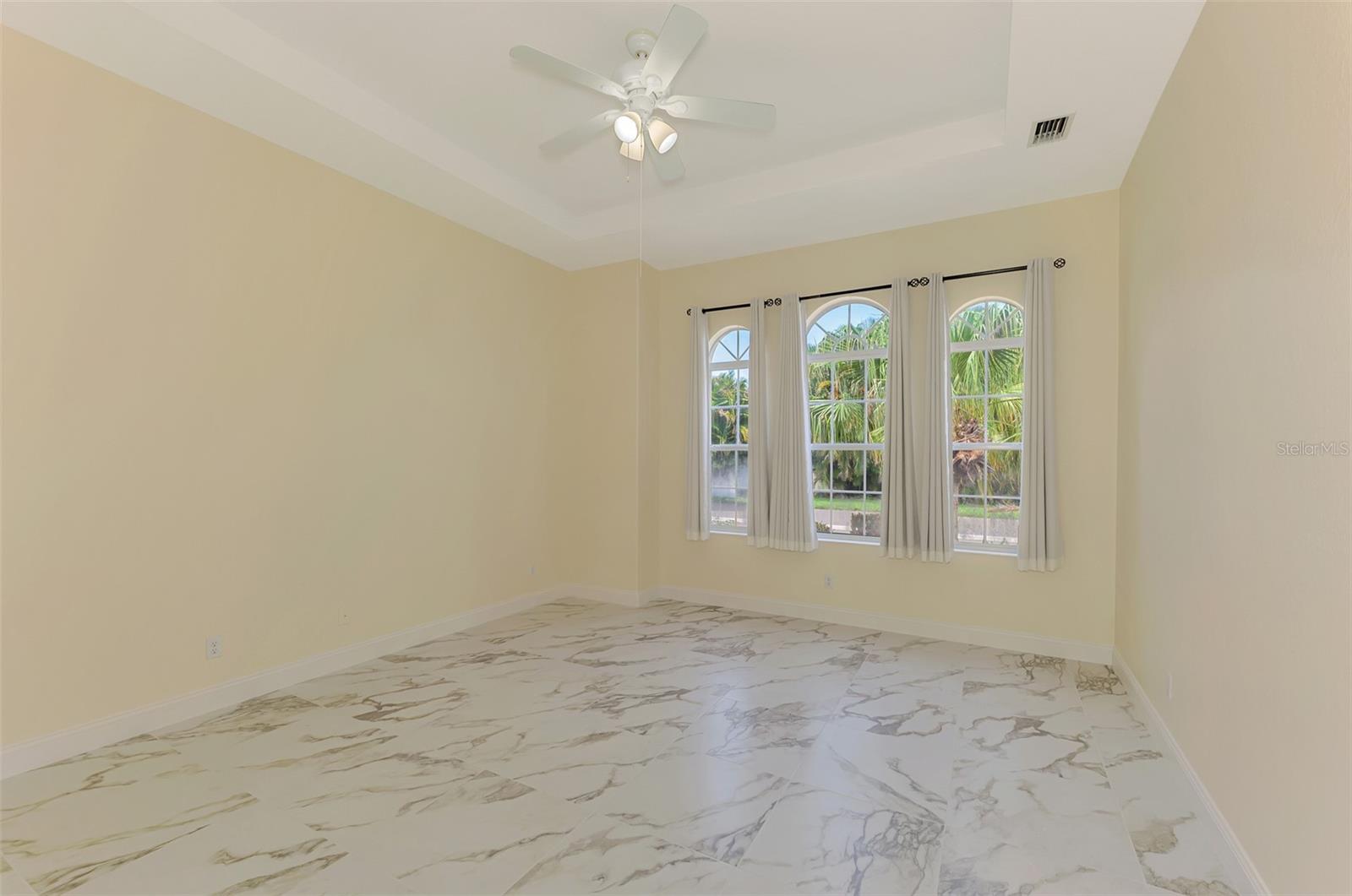 PALM LAKES - Residential Lease