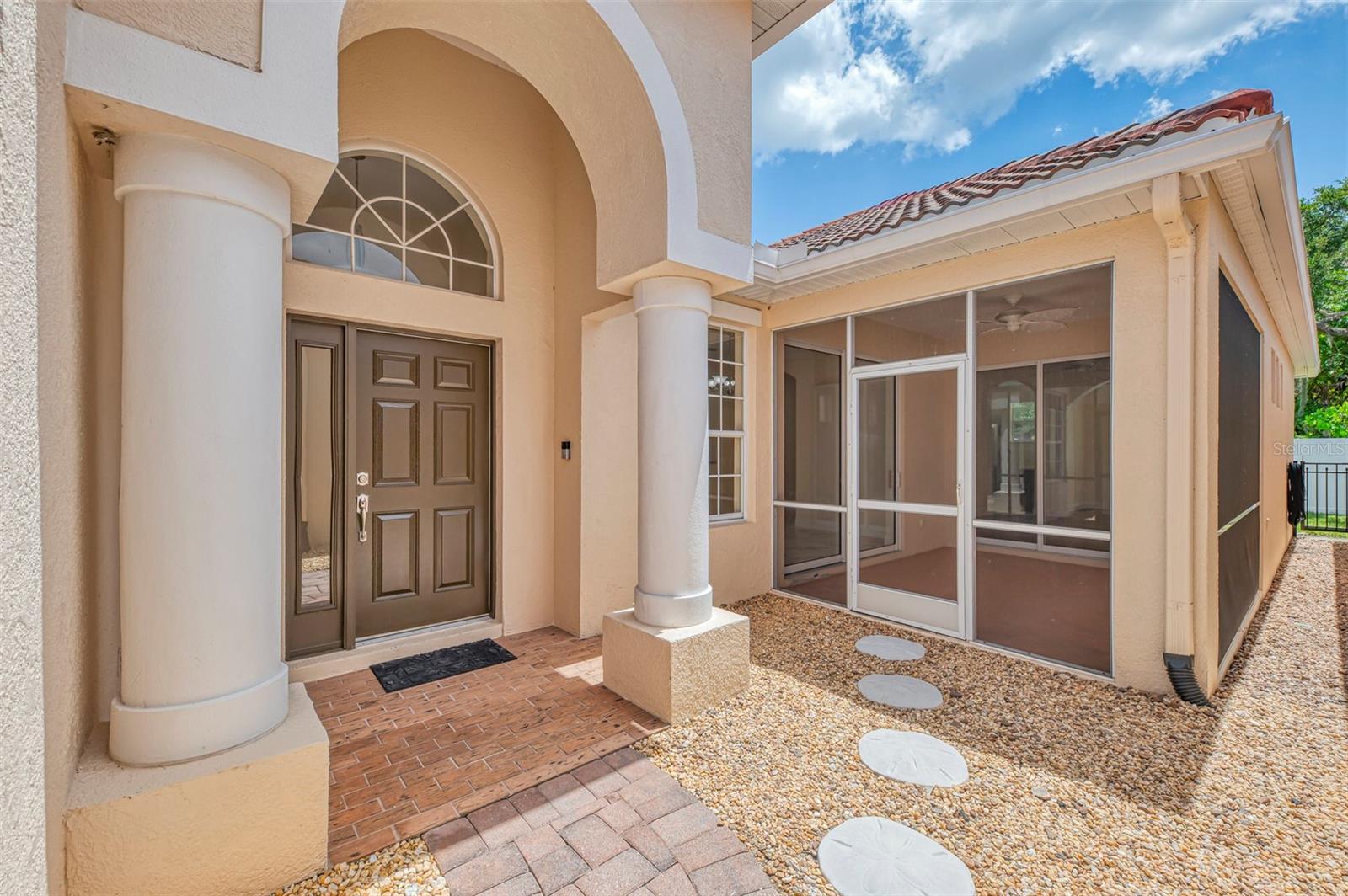 PALM LAKES - Residential Lease
