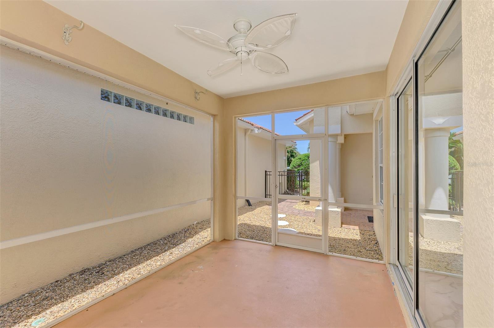 PALM LAKES - Residential Lease