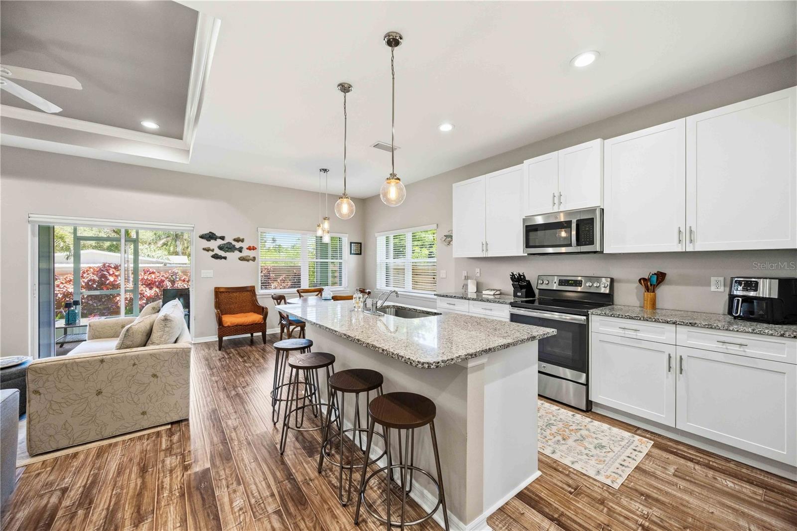 BAY POINT CORR OF - Residential