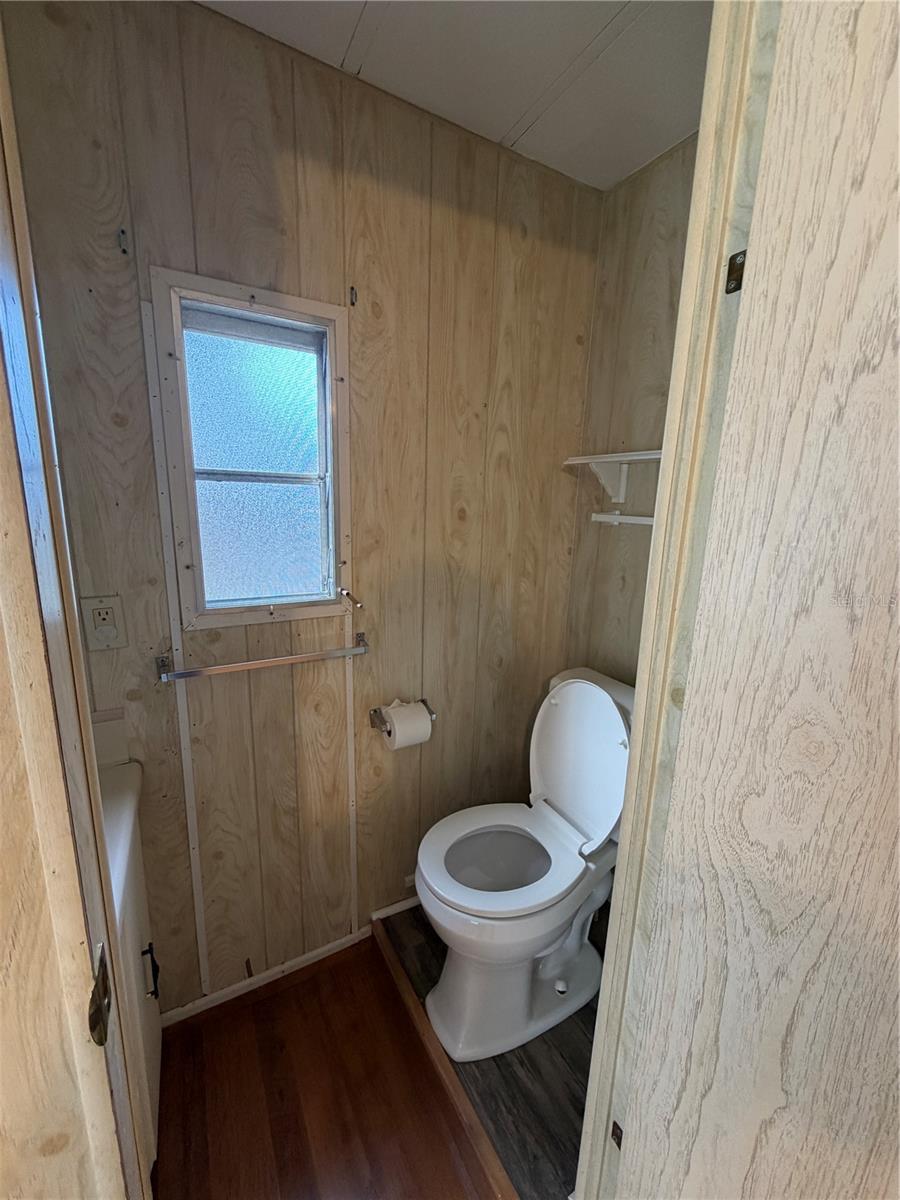 WATER WHEEL ADULT MOBILE HOME - Residential