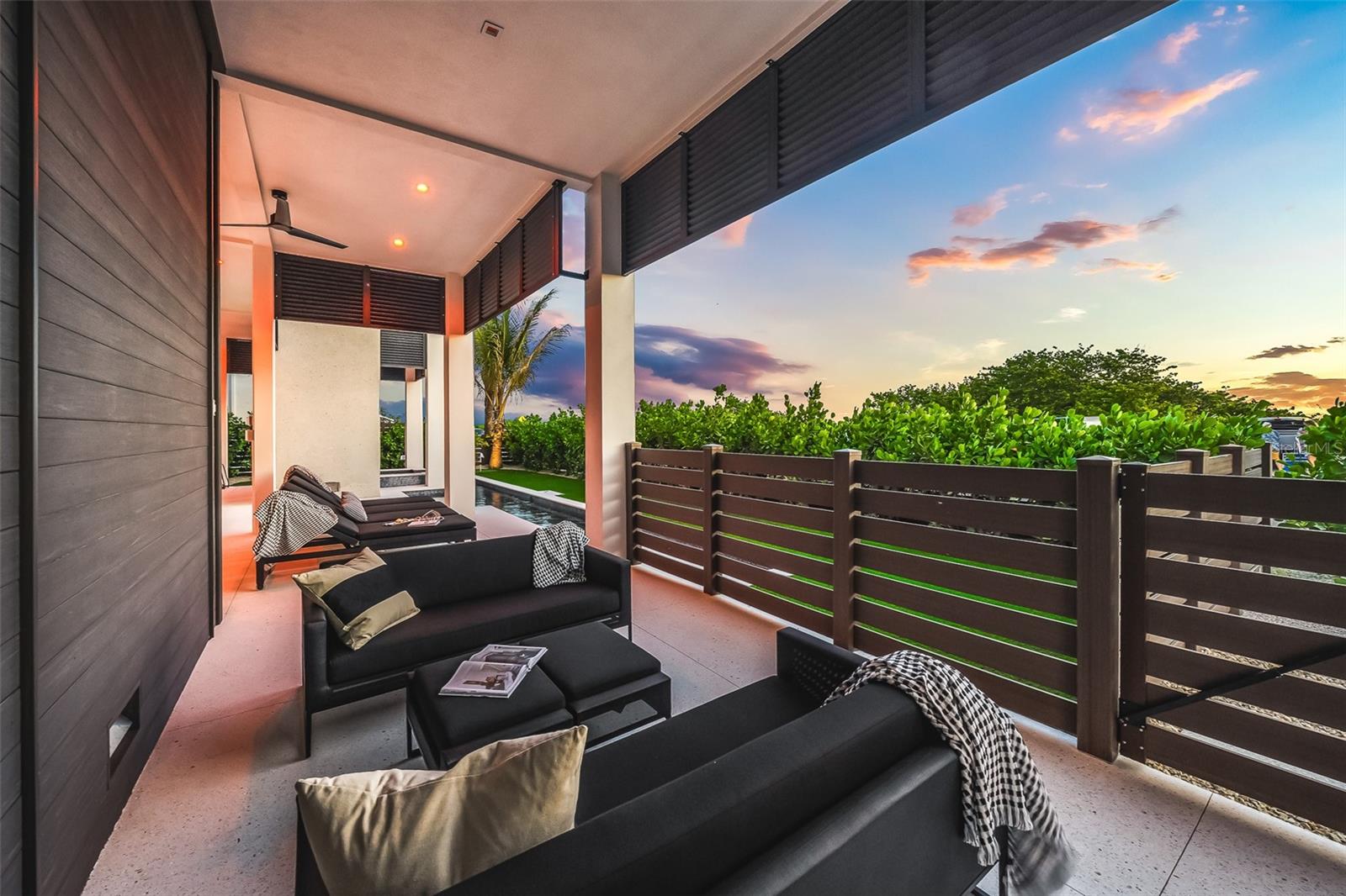 CORTEZ BEACH - Residential