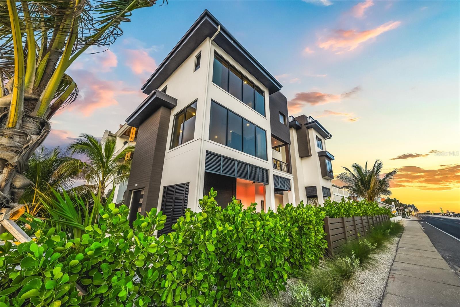 CORTEZ BEACH - Residential
