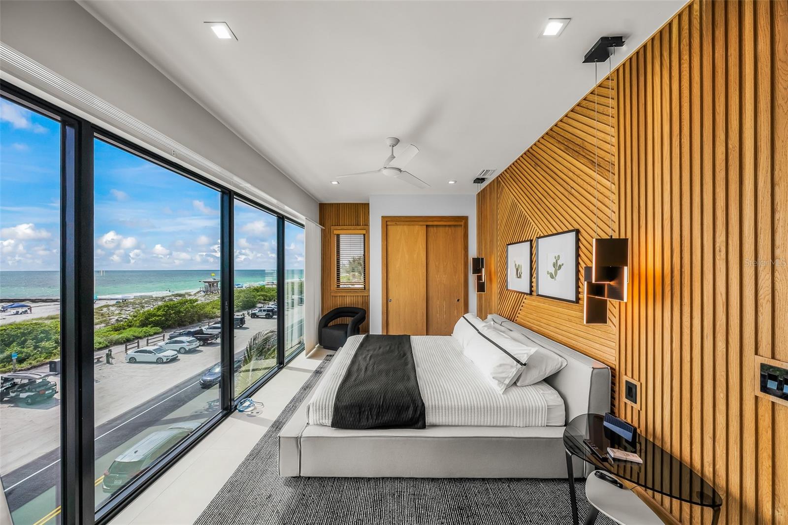 CORTEZ BEACH - Residential