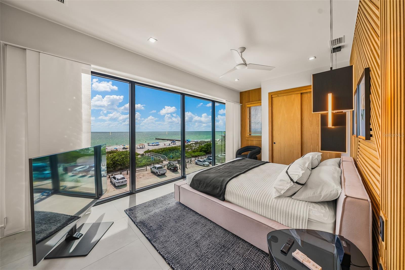 CORTEZ BEACH - Residential