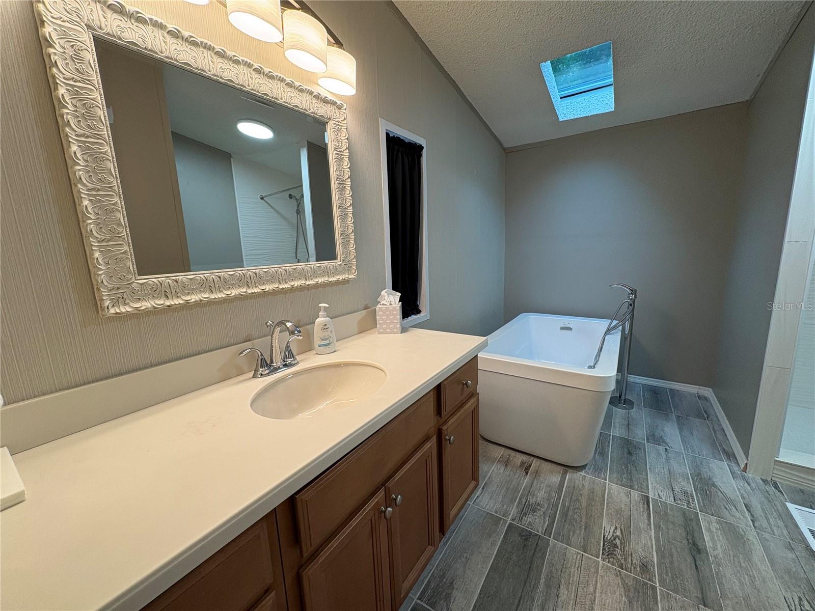 CRYSTAL VIEW - Residential