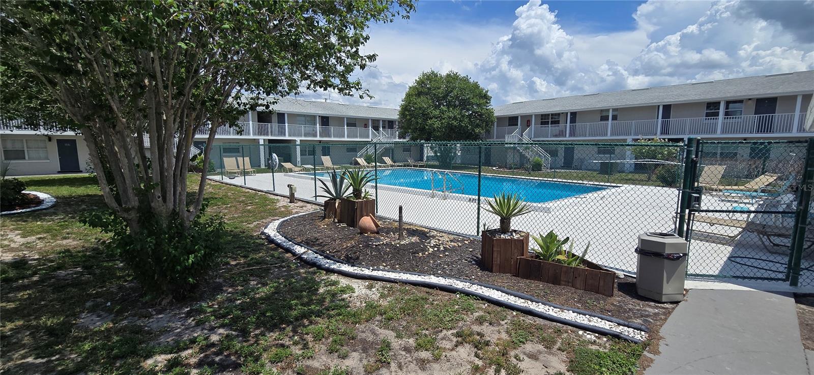 MOUNT DORA, MOUNT DORA COMMONS CONDOMINIUM - Residential