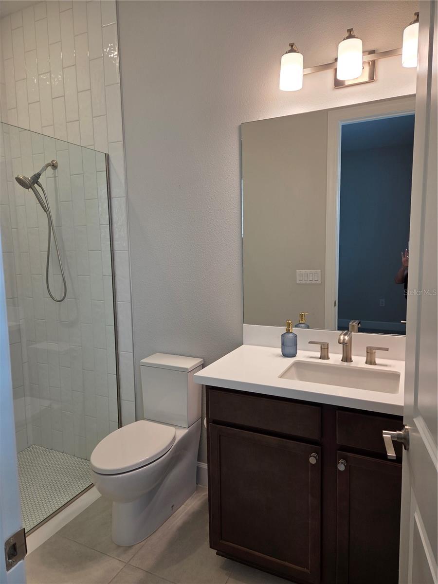 AZARIO ESPLANADE PH VI - Residential Lease