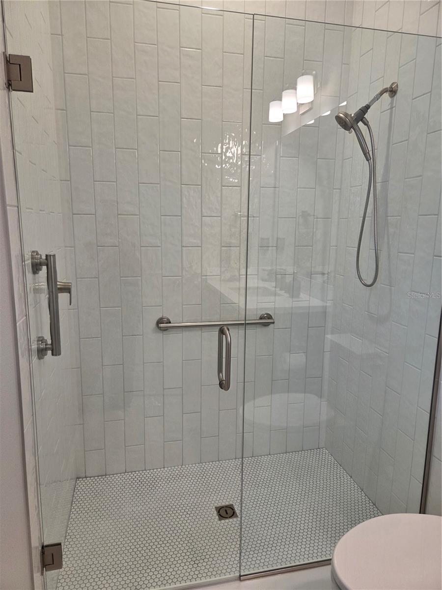AZARIO ESPLANADE PH VI - Residential Lease