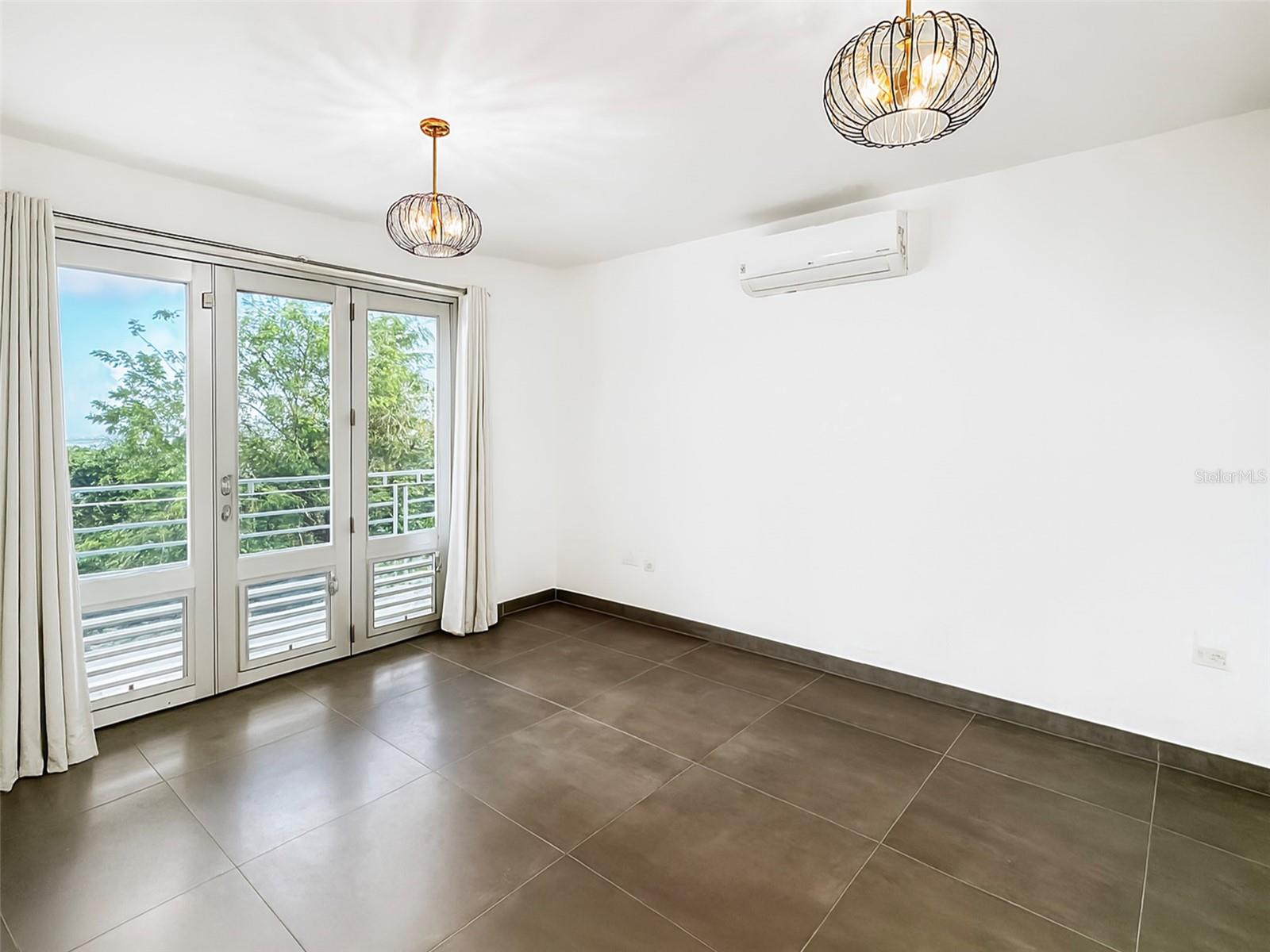 MINILLAS WARD, LA FLORESTA - Residential