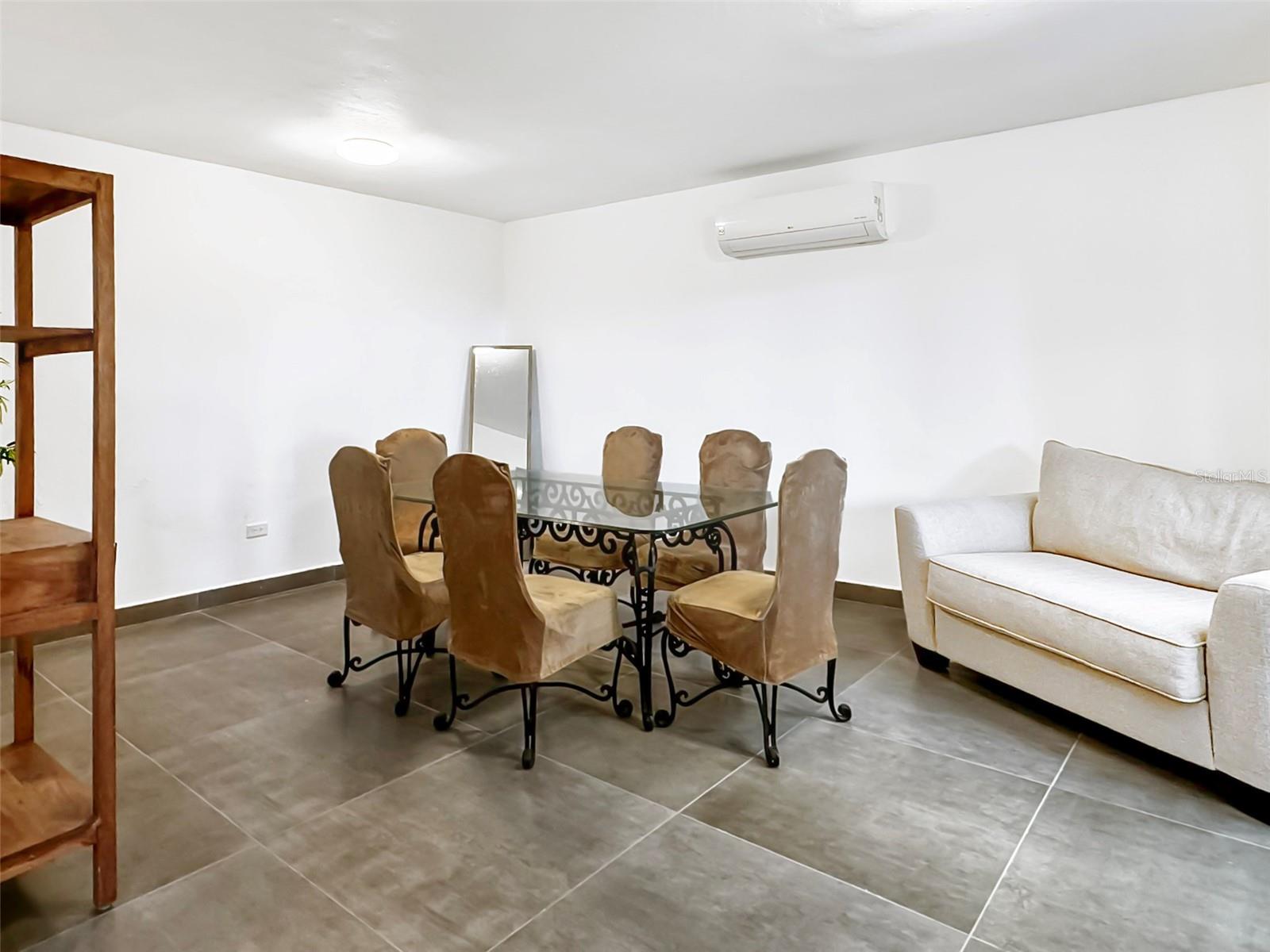 MINILLAS WARD, LA FLORESTA - Residential