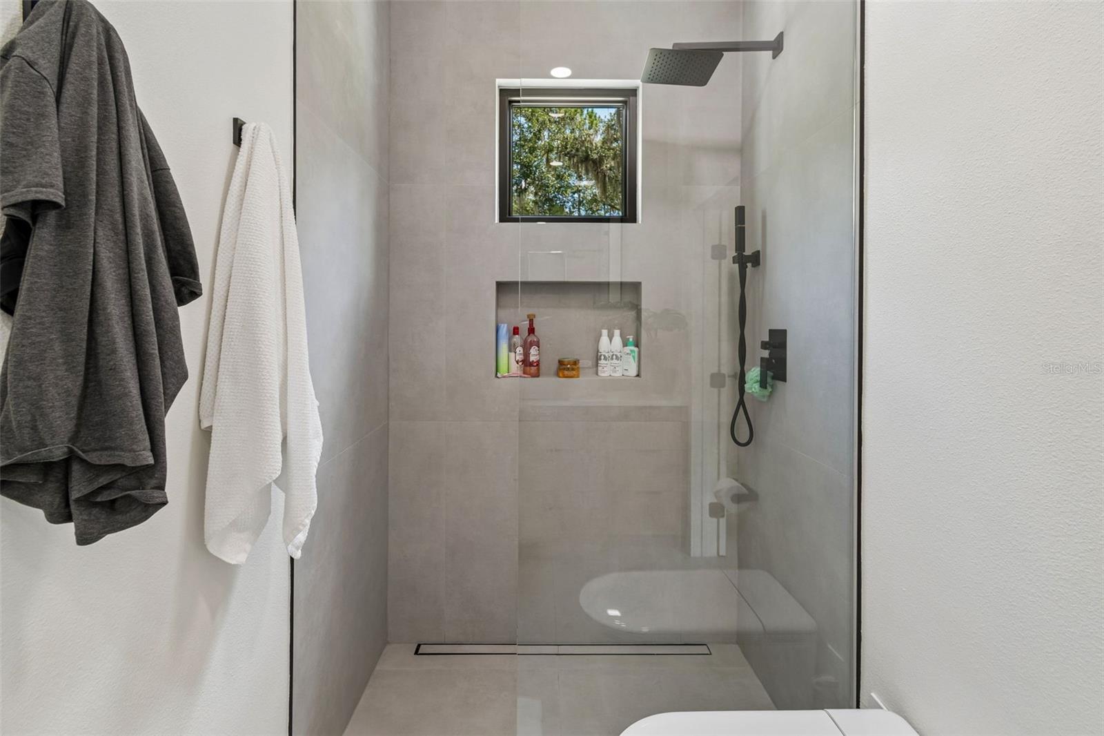 LIVE OAK ESTATES - Residential