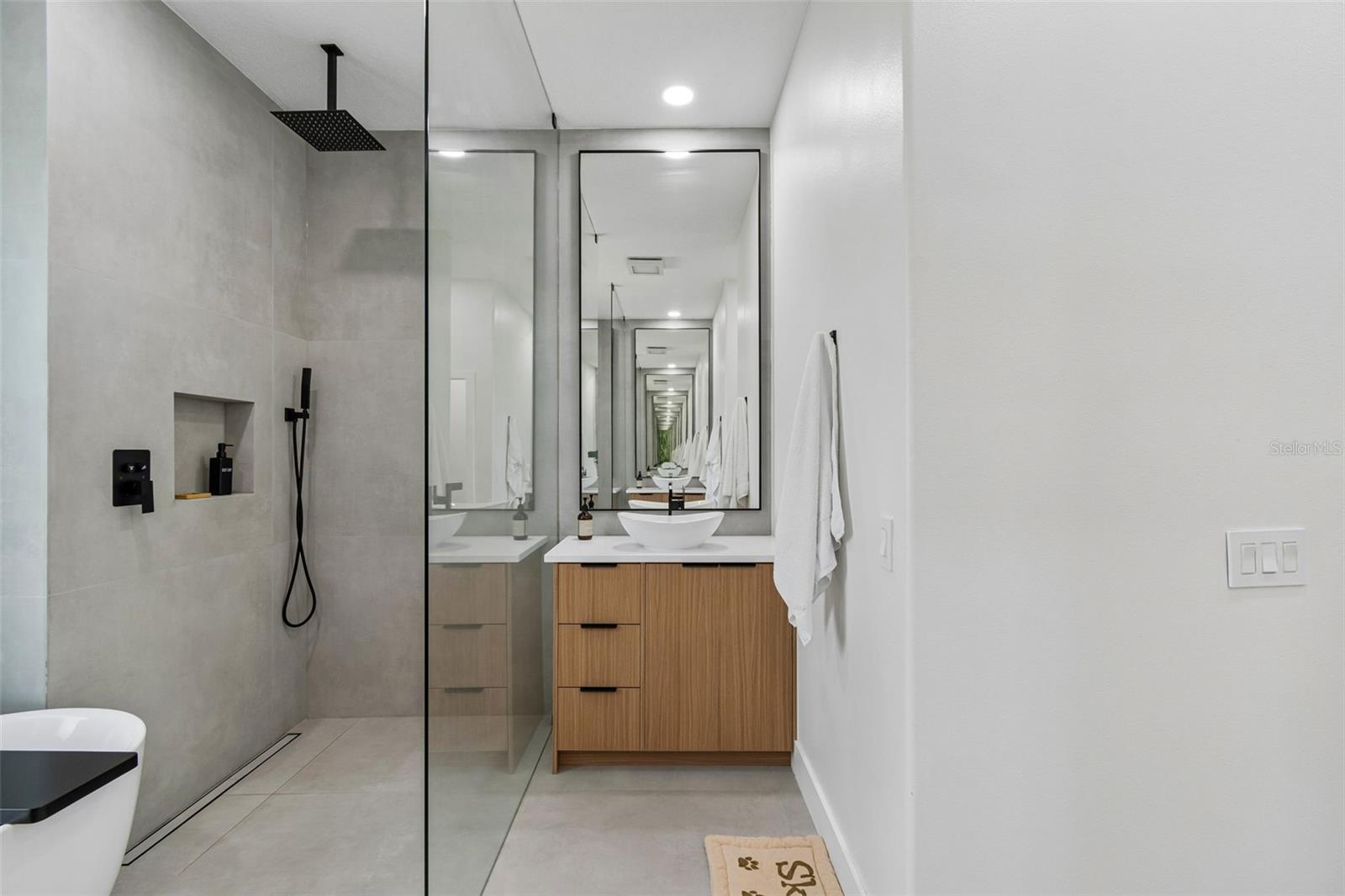 LIVE OAK ESTATES - Residential