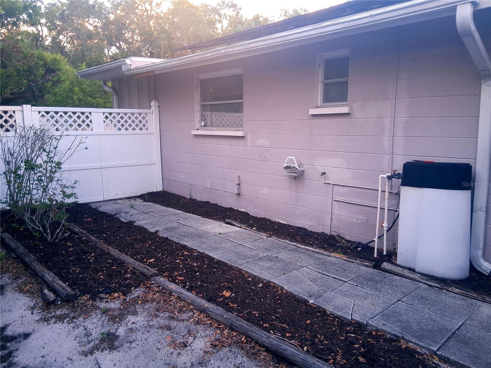SOUTH GATE - Residential