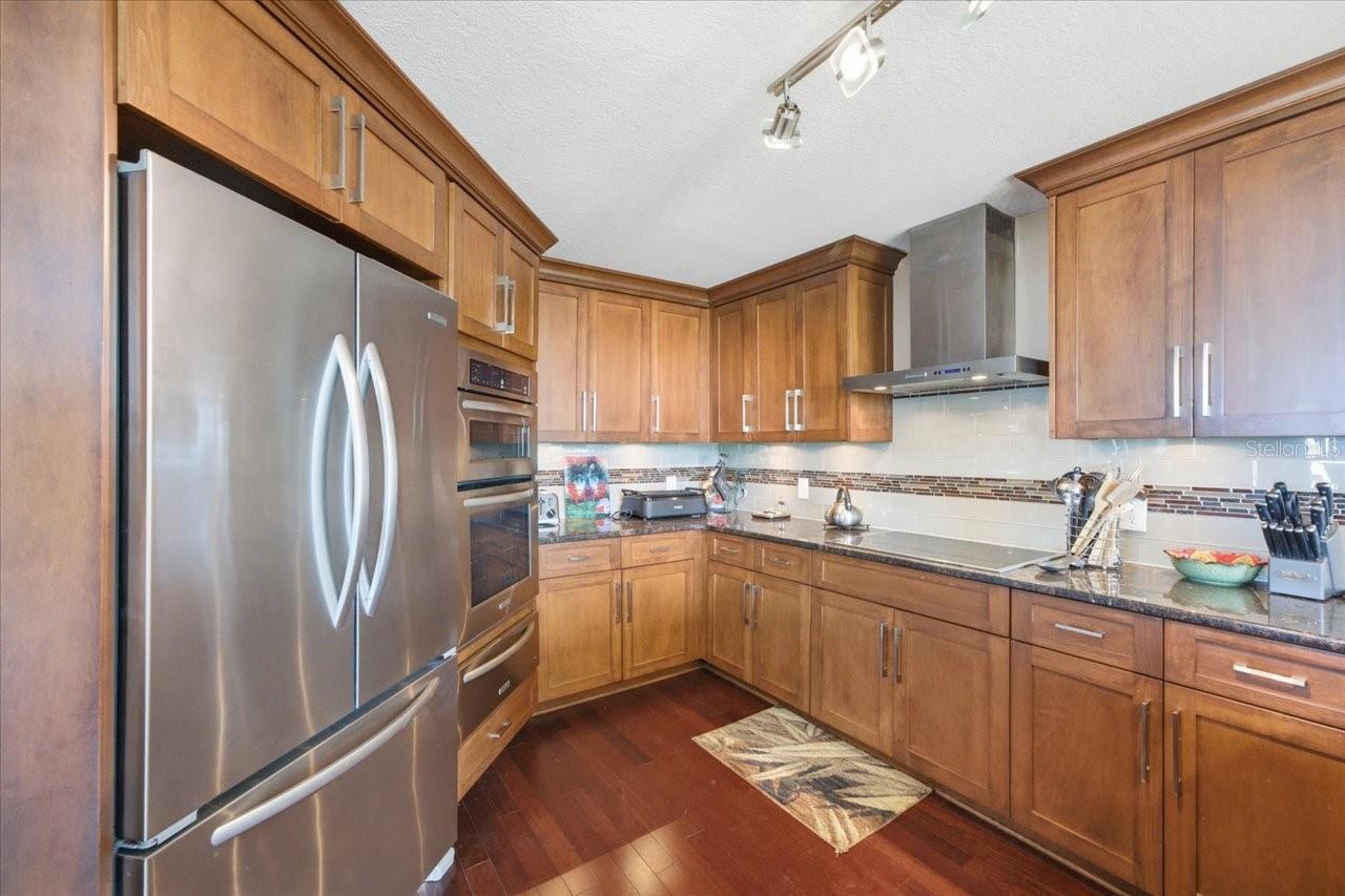 736 ISLAND WAY CONDO - Residential