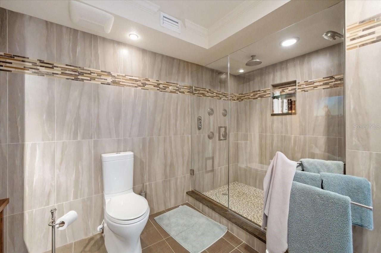 736 ISLAND WAY CONDO - Residential