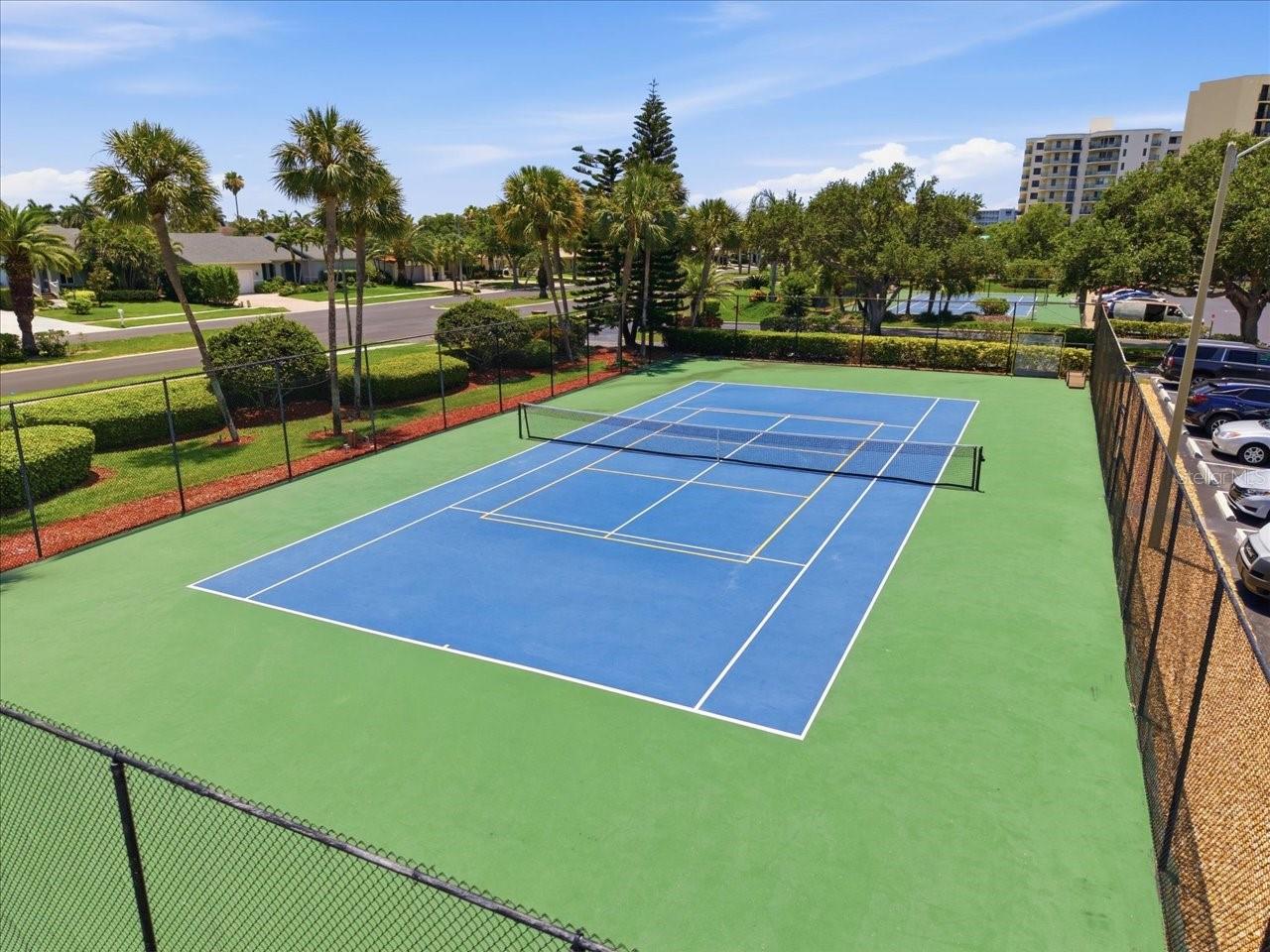 736 ISLAND WAY CONDO - Residential