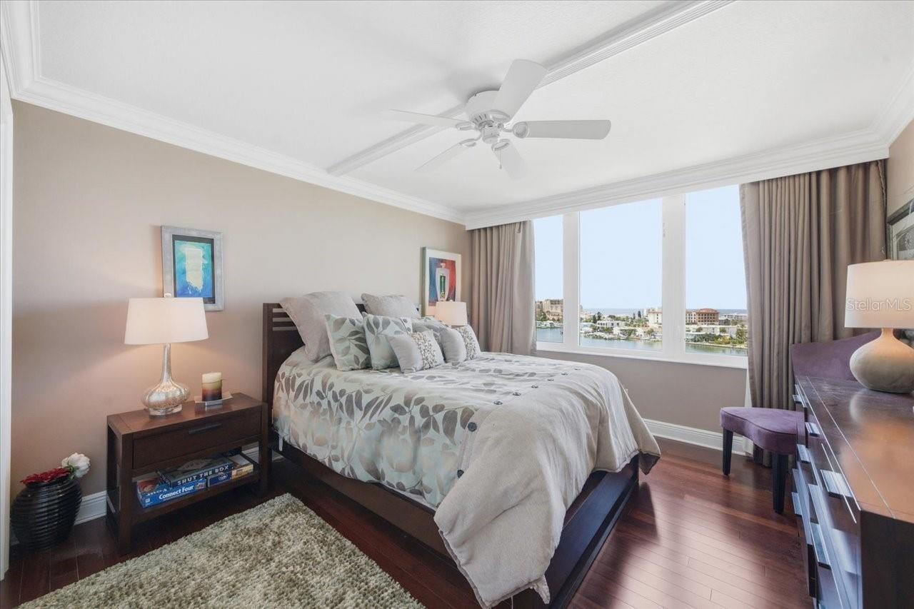 736 ISLAND WAY CONDO - Residential