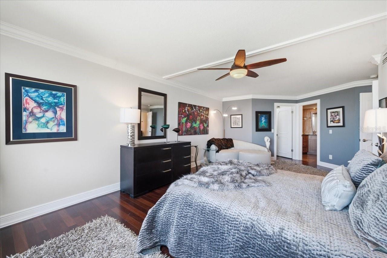 736 ISLAND WAY CONDO - Residential